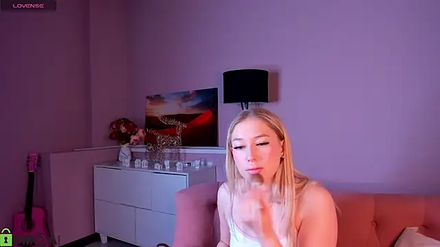 Snapshot of ChloeAlba chatting on 04-26-26, 03:04 ChloeAlba online show from 04-26-26, 03:04