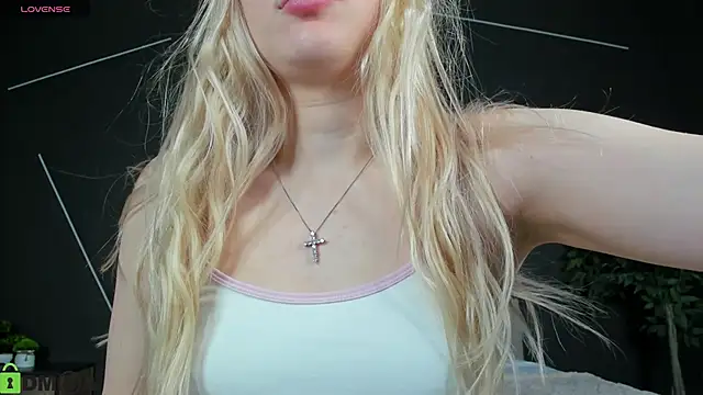 Snapshot of ChloeAlba chatting on 05-02-26, 03:11 ChloeAlba online show from 05-02-26, 03:11