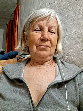 Snapshot of KlaudiaDarling chatting on 05-17-26, 06:37 KlaudiaDarling online show from 05-17-26, 06:37