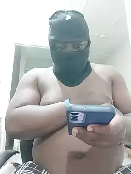 Snapshot of Bra-G chatting on 06-20-26, 10:56 Bra-G online show from 06-20-26, 10:56