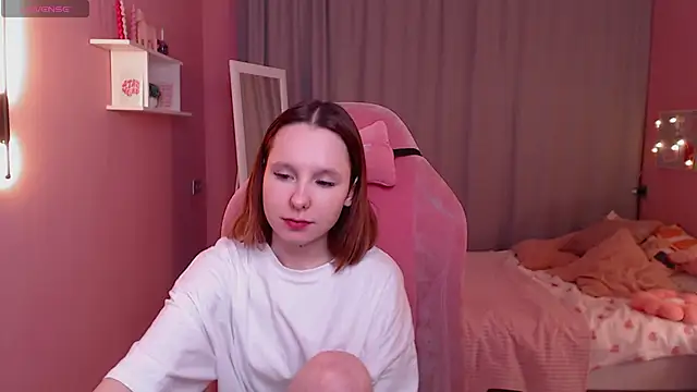 Snapshot of Haya_Harareet chatting on 01-11-26, 01:10 Haya Harareet online show from 01-11-26, 01:10