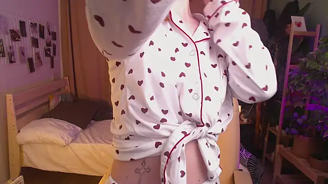 Snapshot of Haya_Harareet chatting on 01-14-26, 01:11 Haya Harareet online show from 01-14-26, 01:11