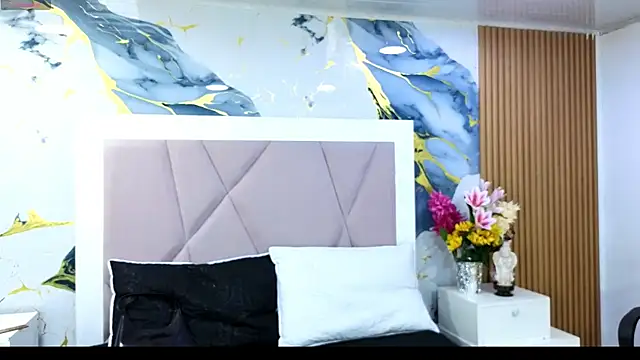 Sienna Desiree online show from 04-15-26, 07:58