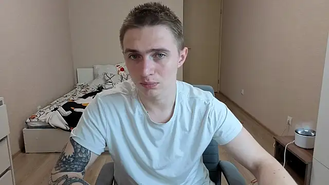 Snapshot of LEO__MILLER chatting on 05-20-26, 05:08 LEO MILLER online show from 05-20-26, 05:08