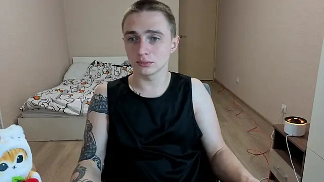 Snapshot of LEO__MILLER chatting on 06-13-26, 05:33 LEO MILLER online show from 06-13-26, 05:33