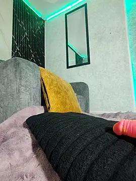 Isis Hot   online show from 04-20-26, 11:35