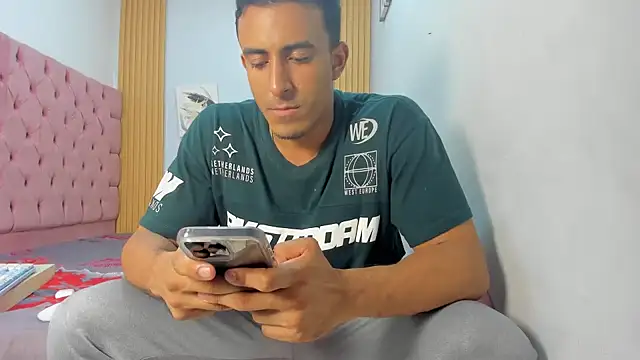 Snapshot of axelsavage042 chatting on 01-07-26, 08:22 axelsavage042 online show from 01-07-26, 08:22