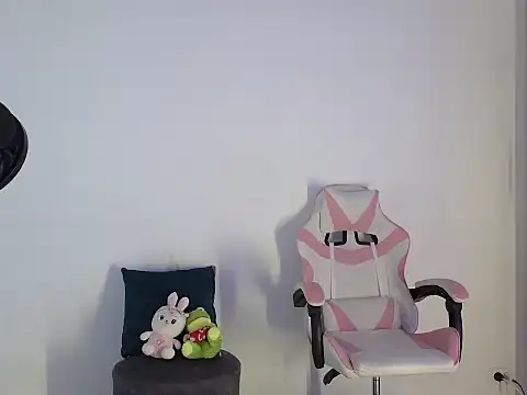 Daphne Grayy online show from 04-22-26, 05:03