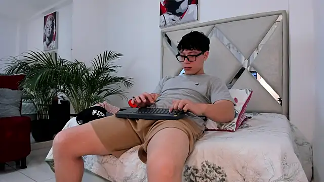 Snapshot of Liam_saint chatting on 02-24-26, 12:25 Liam saint online show from 02-24-26, 12:25