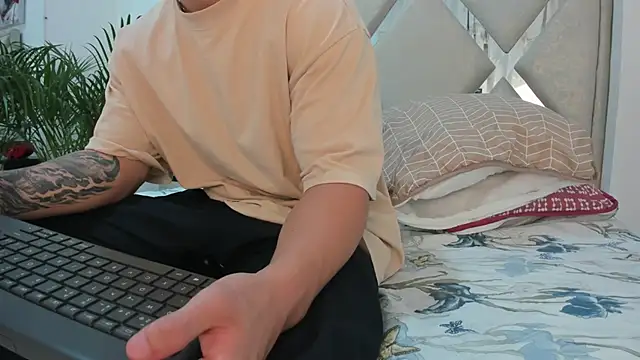 Snapshot of Liam_saint chatting on 03-03-26, 12:11 Liam saint online show from 03-03-26, 12:11