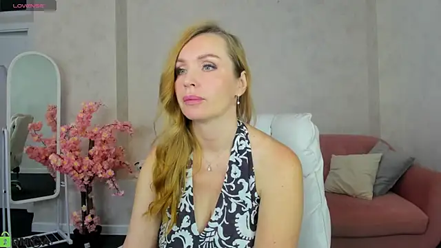 Snapshot of Marie_Hayes chatting on 06-08-26, 12:58 Marie Hayes online show from 06-08-26, 12:58
