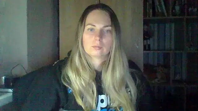 VikiLove765 online show from 03-06-26, 05:42