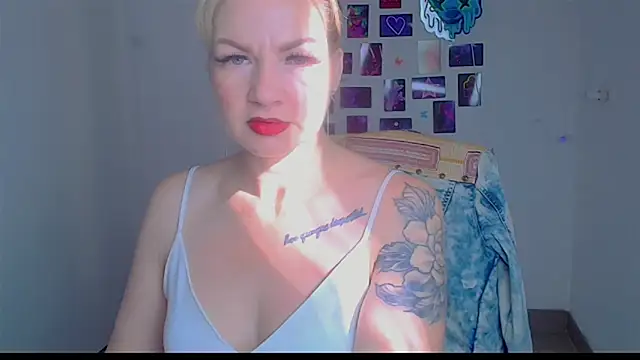 Snapshot of Madonna_Fire chatting on 05-11-26, 05:46 Madonna Fire online show from 05-11-26, 05:46