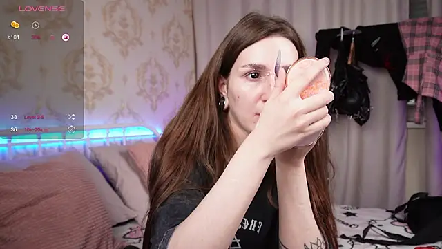 Alice Goth online show from 01-19-26, 03:43