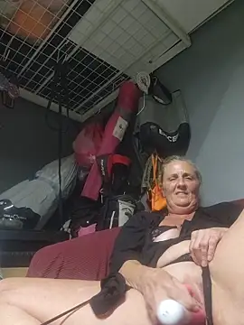 HotAzMilf online show from 04-14-26, 03:18