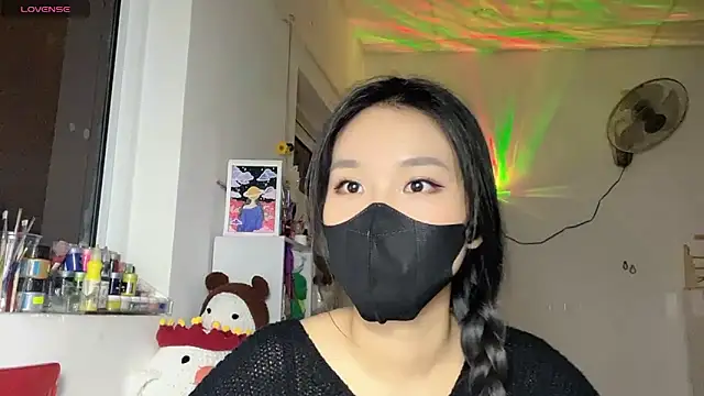 Tieu-May online show from 04-20-26, 08:43