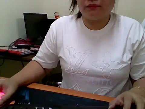 Sarah no land online show from 04-09-26, 03:06