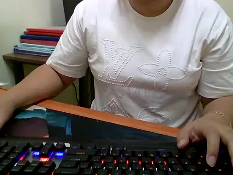 Sarah no land online show from 04-15-26, 02:18