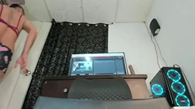 nickytabitch online show from 04-15-26, 08:21