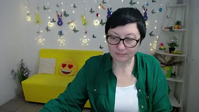 EmilyL0ve online show from 04-09-26, 06:41