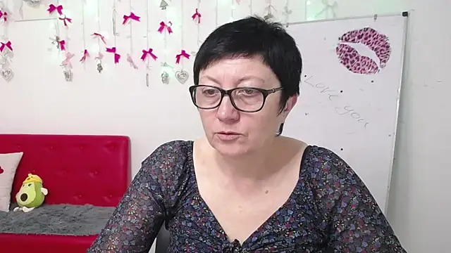 EmilyL0ve online show from 04-18-26, 05:22