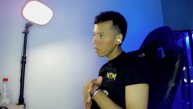 Snapshot of Tupac_D chatting on 01-07-26, 03:31 Tupac D online show from 01-07-26, 03:31