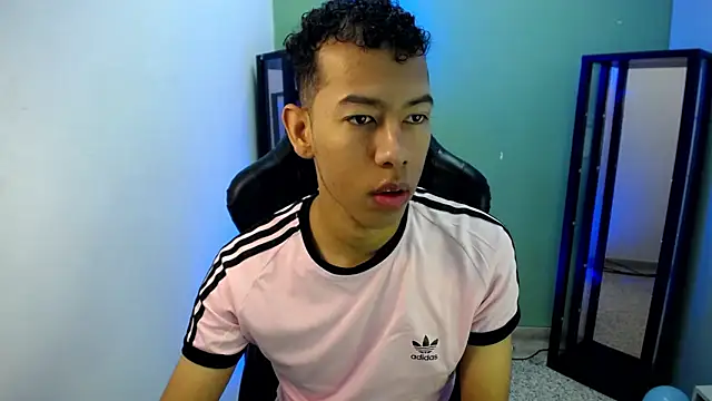 Snapshot of Tupac_D chatting on 01-11-26, 05:45 Tupac D online show from 01-11-26, 05:45