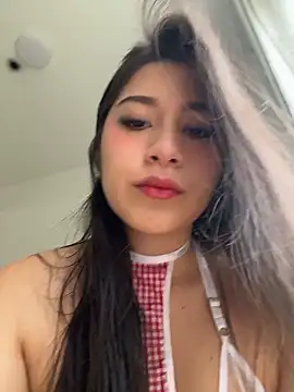 Snapshot of Valen_Martiinez chatting on 01-12-26, 02:11 Valen Martiinez online show from 01-12-26, 02:11