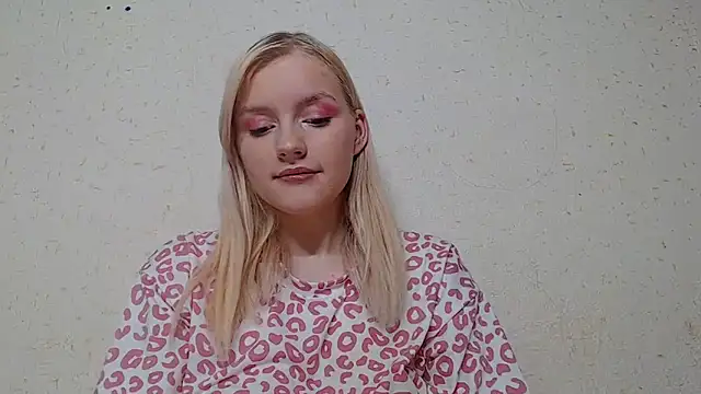 Snapshot of Dami1820 chatting on 01-06-26, 10:45 Dami1820 online show from 01-06-26, 10:45