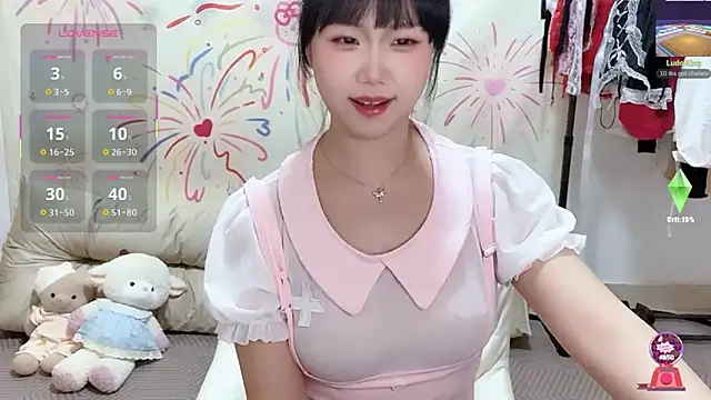 xiaoguai99 online show from 04-14-26, 11:49