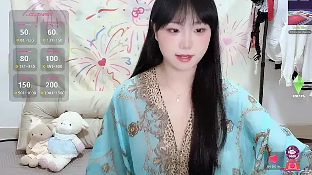 Snapshot of xiaoguai99 chatting on 05-06-26, 12:54 xiaoguai99 online show from 05-06-26, 12:54