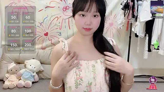 Snapshot of xiaoguai99 chatting on 06-12-26, 06:56 xiaoguai99 online show from 06-12-26, 06:56
