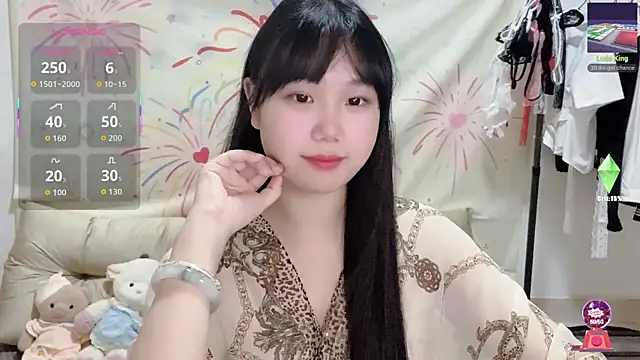 Snapshot of xiaoguai99 chatting on 06-13-26, 11:41 xiaoguai99 online show from 06-13-26, 11:41