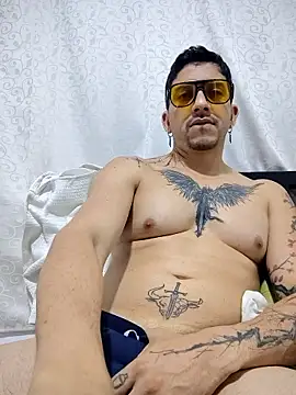 MrWolfHot online show from 01-13-26, 04:40