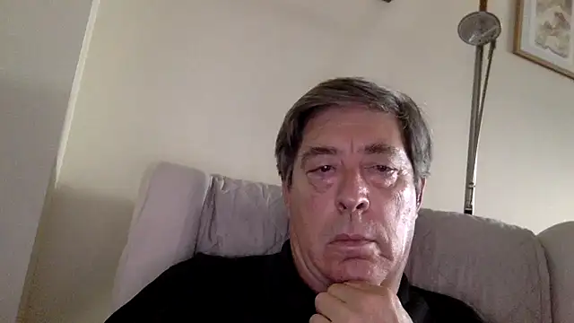 Snapshot of alfredo10011 chatting on 06-17-26, 02:29 alfredo10011 online show from 06-17-26, 02:29