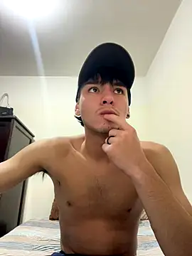 ErickRojass3 online show from 01-08-26, 02:03