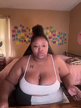 Chocolatebunnyxx96 online show from 05-25-26, 04:13
