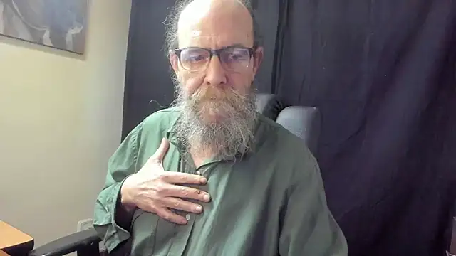 Snapshot of Uncle_Hottie chatting on 03-25-26, 08:59 Uncle Hottie online show from 03-25-26, 08:59