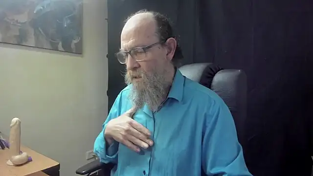 Snapshot of Uncle_Hottie chatting on 04-06-26, 06:31 Uncle Hottie online show from 04-06-26, 06:31