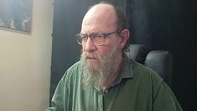 Snapshot of Uncle_Hottie chatting on 04-08-26, 05:02 Uncle Hottie online show from 04-08-26, 05:02