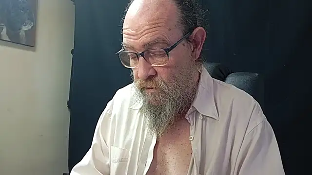 Snapshot of Uncle_Hottie chatting on 04-10-26, 04:55 Uncle Hottie online show from 04-10-26, 04:55