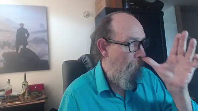 Snapshot of Uncle_Hottie chatting on 06-16-26, 03:03 Uncle Hottie online show from 06-16-26, 03:03
