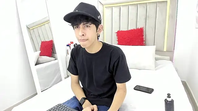 julian xx online show from 01-12-26, 07:30