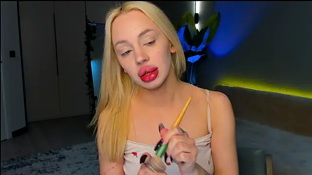 Luna Beverly online show from 03-30-26, 08:32