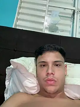 Wellington00  online show from 02-10-26, 01:21