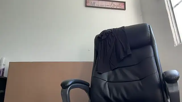 Snapshot of enyel_100 chatting on 01-07-26, 01:13 enyel 100 online show from 01-07-26, 01:13