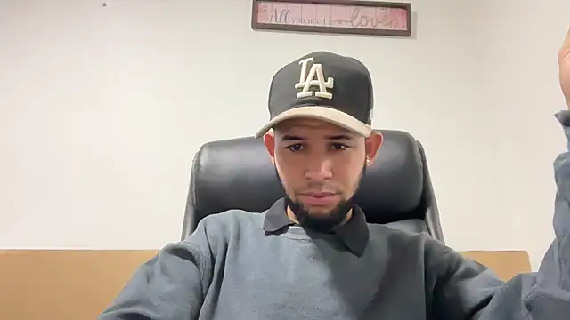 Snapshot of enyel_100 chatting on 01-09-26, 02:47 enyel 100 online show from 01-09-26, 02:47