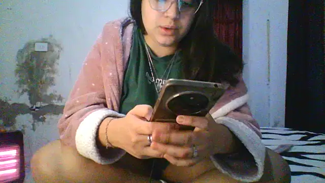 Snapshot of dulce_marrr chatting on 05-17-26, 10:17 dulce marrr online show from 05-17-26, 10:17