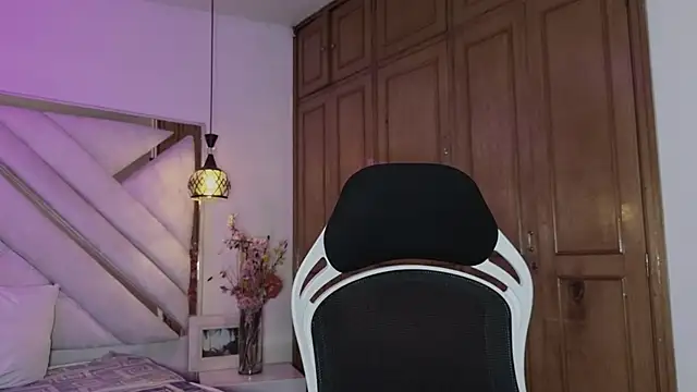 mia gatesvg online show from 02-26-26, 03:49