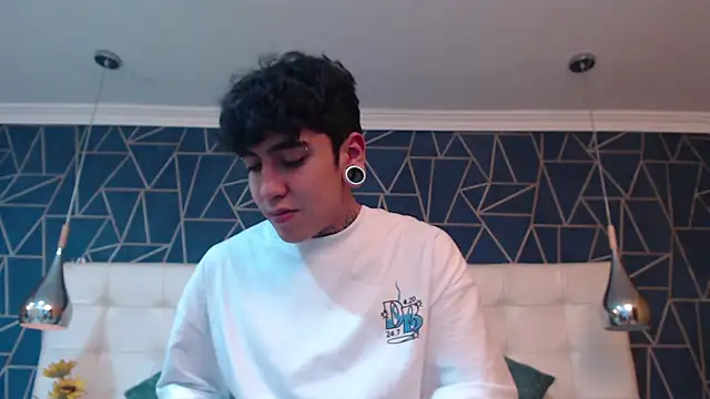 Snapshot of MarkOlsenn chatting on 01-08-26, 03:03 MarkOlsenn online show from 01-08-26, 03:03